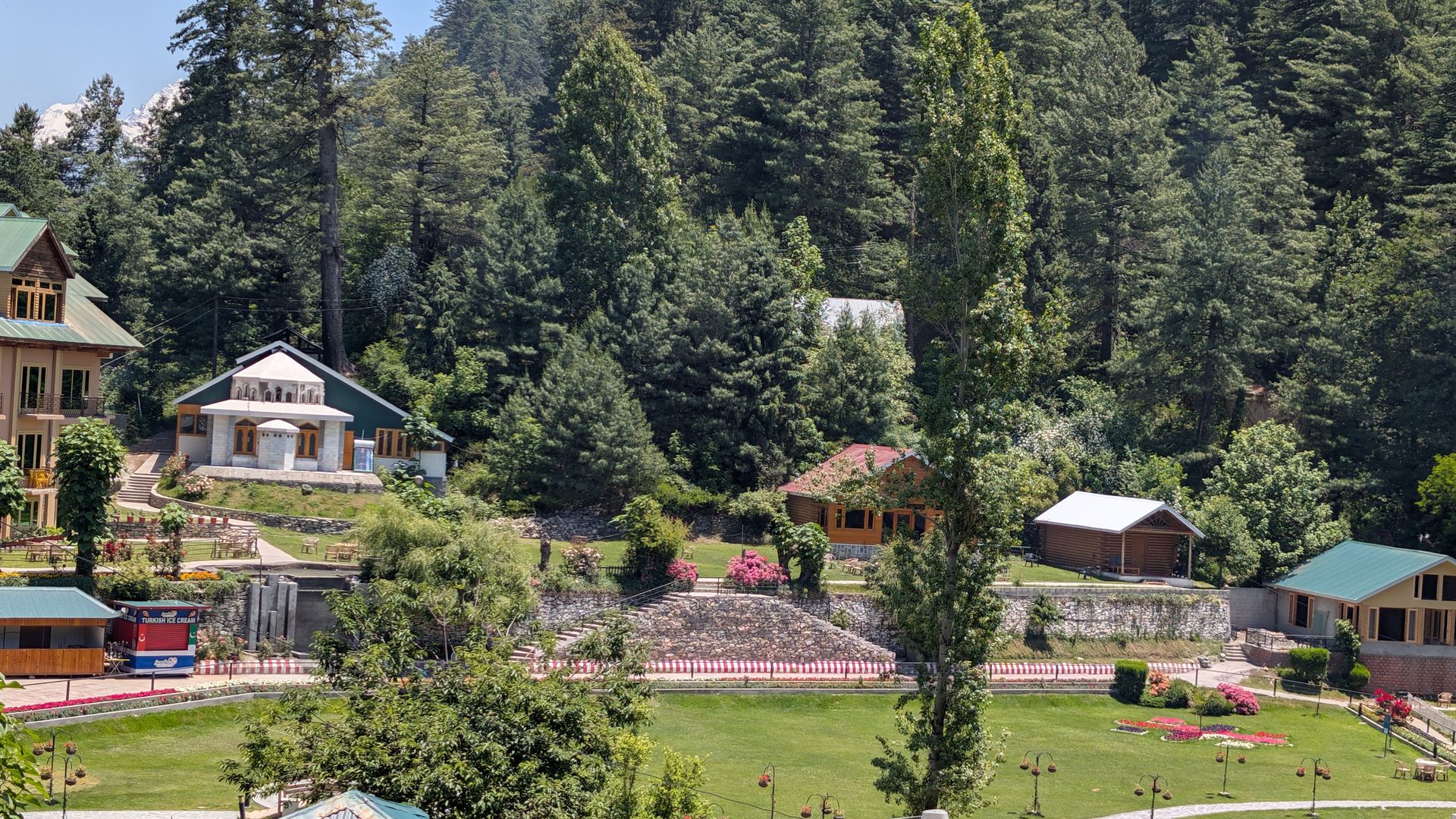 Pine Park Hotel & Resort Shogran — photo 2